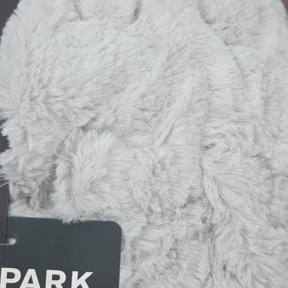 Luxurious Light Grey Textured Blanket NEW - Picture 11 of 13